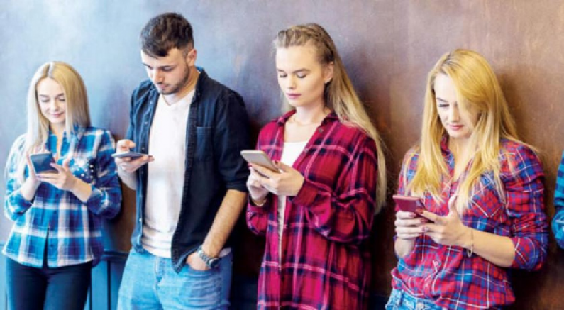 Araştırma: Yüz Binlerce Çocuk ve Genç Sosyal Medya Bağımlısı!