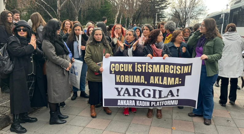 Kadınlar Çocuk İstismarına Karşı Meclis Önünde