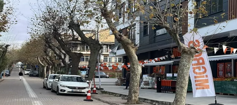 Darıca'da Temizlik Görevlisi Bulduğu Para Dolu Paketi Polise Teslim Etti.