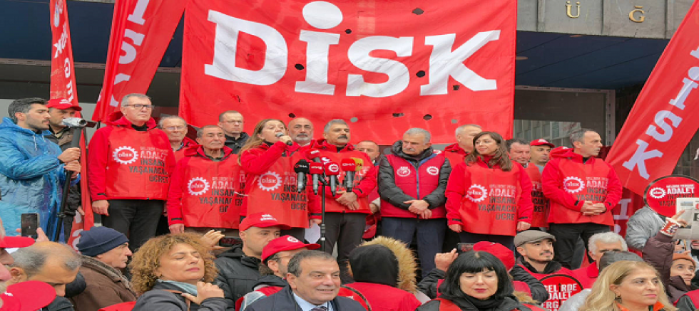 DİSK'in İnsanca Yaşam, Gelirde ve Vergide Adalet Yürüyüşü Ankara'ya Ulaştı.
