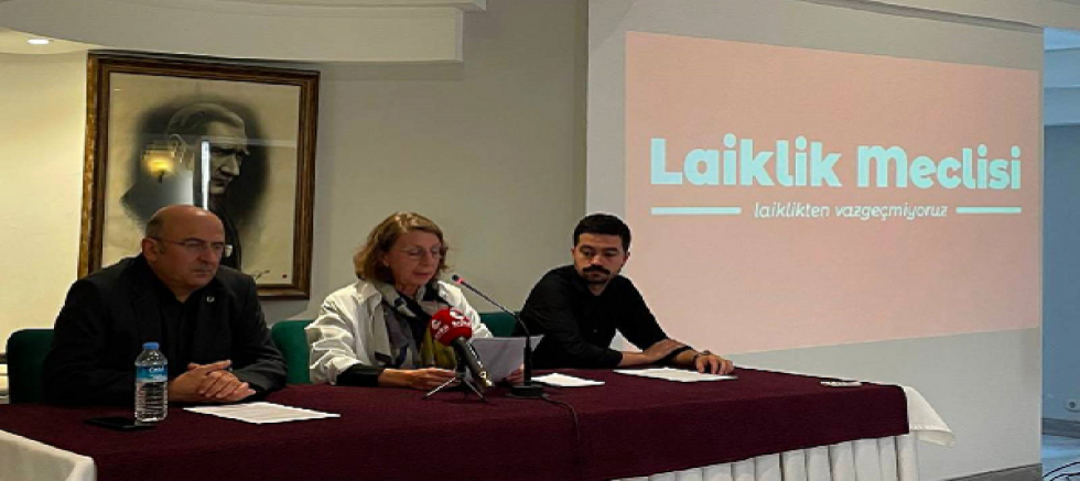 Laiklik Bildirisine İktidar ve Çevrelerinden Tepki Geldi. 