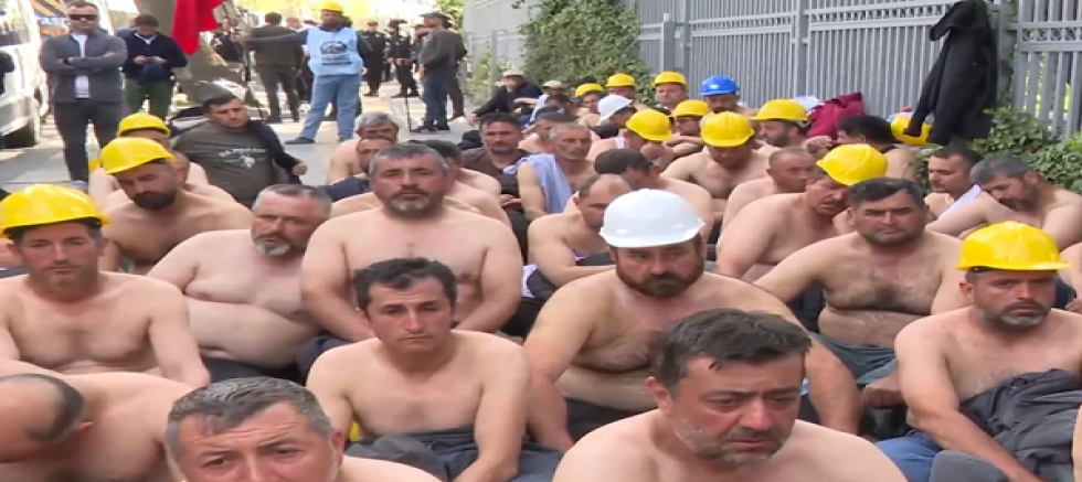 Madenciler Bakanlık Önünde Açlık Grevi Başlattı.