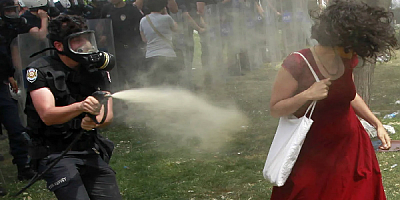 AİHM, Gezideki  “Kırmızılı Kadın”  İçin Türkiye’yi Mahkum Etti.