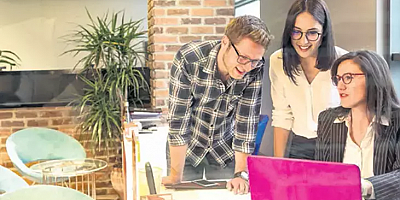 Araştırma: Beyaz Yaka Kadınların Yarısı Türkiye’de Kadın Haklarından Umutsuz.