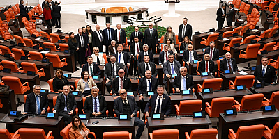 CHP Milletvekillerinin 'Meclis'i Terk etmeme' Eylemi Başladı..