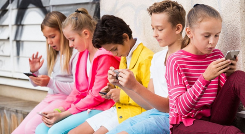 Yasa Düzenlemesi: Çocuklar Ebeveyn İzni Olsa da Sosyal Medya Hesabı Açamayacak